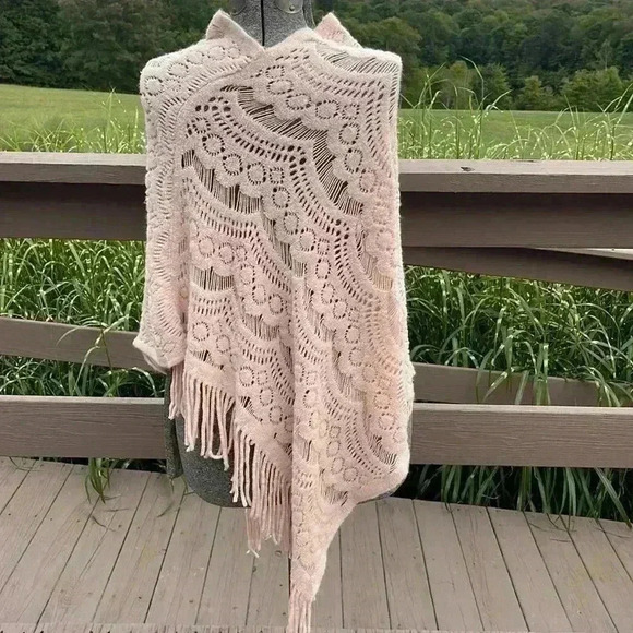 Romantic hut shawl. Beautiful. - Picture 4 of 6